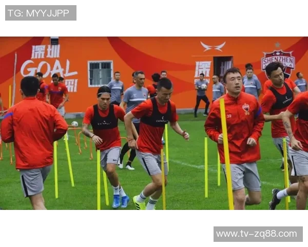 赛前升旗仪式上香港球员徐远征闭眼沉思引发热议